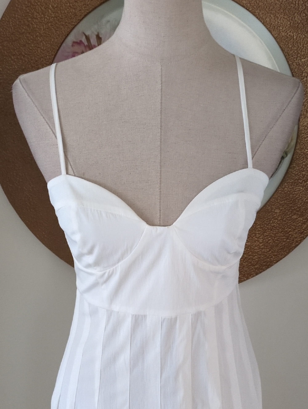 Elegant White Zara Spaghetti-Strap Maxi Dress - Picture 2 of 12